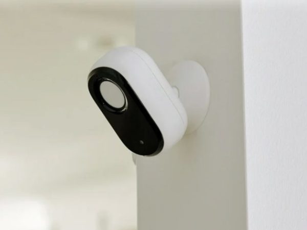 Arlo Essential Indoor Camera HD (2nd Gen) only $19.99, plus more!